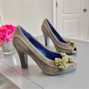 Poetic Licence Gray Suede Peep-Toe Heels with Green Jeweled Embellished Bow